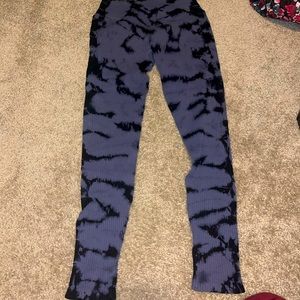 Lightly worn tie dye seamless leggings in Crystal charcoal